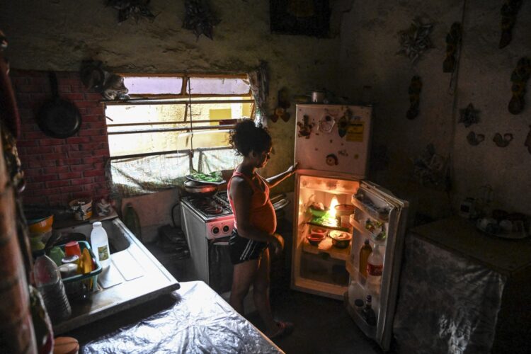 La inseguridad alimentaria afecta a 56% de los hogares venezolanos, según una encuesta de Consultores 21 | Foto AFP