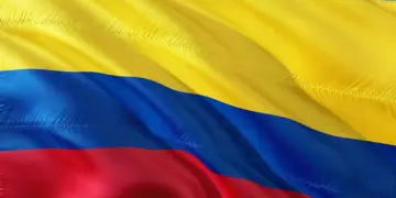 Atentado con carro bomba dejó tres heridos y destruyó peaje en Colombia