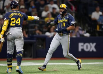 Chourio y Contreras lideraron paliza de Milwaukee que los dejó a un triunfo de conquistar la Serie Mundial