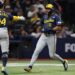 Chourio y Contreras lideraron paliza de Milwaukee que los dejó a un triunfo de conquistar la Serie Mundial