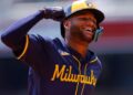 Jackson Chourio encendió la ofensiva con jonrón y Cerveceros quedó a un triunfo de la Serie Mundial