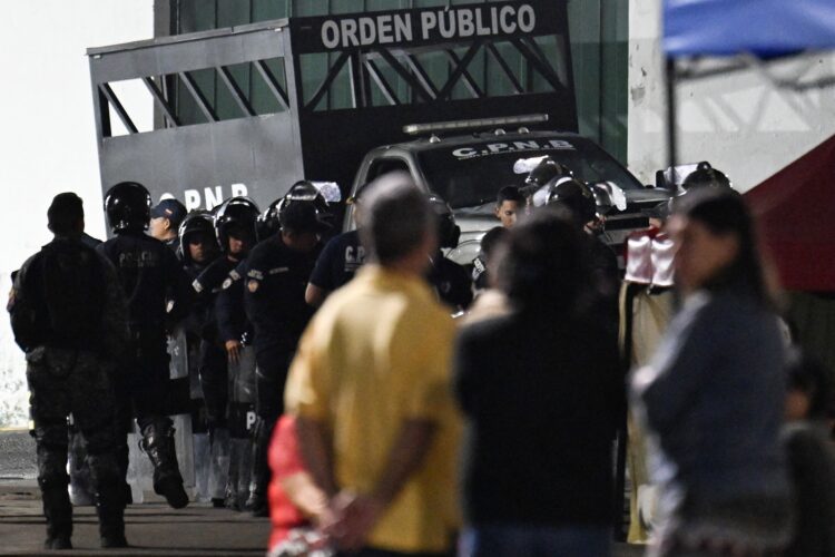 Funcionarios de seguridad utilizaban la Ley contra el Odio para revisar teléfonos, computadoras y mensajes privados, así como intervenir comunicaciones, para castigar la libertad de expresión y recudir el espacio cívico | Foto Juan Barreto AFP