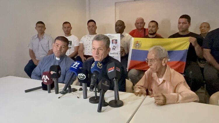 Excarcelados de la cárcel de El Rodeo I realizan una cruzada por el país para denunciar lo que viven los detenidos por razones políticas en Venezuela. Foto: Mariana Duque