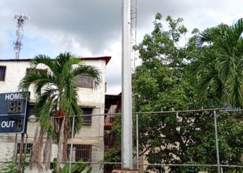 Peligro latente: Torre de alumbrado del estadio “La Beatriz” en Valera