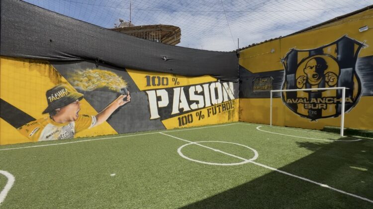 La escuela de fútbol funcionará en las canchas de un club de San Cristóbal. Foto: Mariana Duque