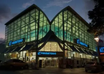 Lo que se sabe sobre la agresión a un trabajador de Farmatodo en Las Mercedes por un reto de TikTok