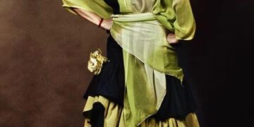 Larissa Vesci imparte enseñanza de forma exitosa  en el Teatro “Dora Stratou” en Atenas, Grecia