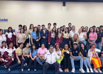 Educación y salud de la mano para concientizar: SADET reunió a estudiantes y especialistas en el Día Internacional de la Lucha contra el Cáncer de Mama