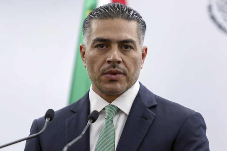 Fotografía de archivo del secretario de Seguridad y Protección Ciudadana, Omar García Harfuch, hablando en una rueda de prensa en Ciudad de México (México). EFE/ Madla Hartz