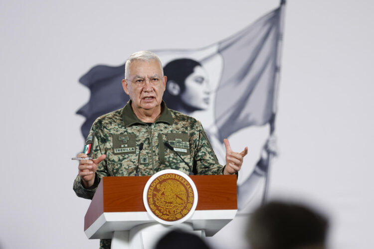 El secretario de Defensa de México, Ricardo Trevilla, habla durante una rueda de prensa este martes, en el Palacio Nacional en Ciudad de México (México). EFE/ Sáshenka Gutiérrez