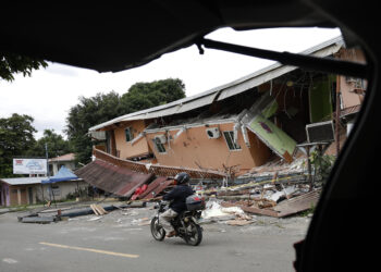 La entrega de ayuda tras el terremoto en Panamá se agiliza con recuperación de carreteras