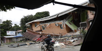 La entrega de ayuda tras el terremoto en Panamá se agiliza con recuperación de carreteras