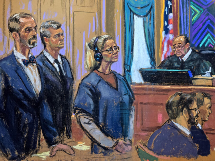 Fotografía de archivo de un dibujo realizado por la artista Jane Rosenberg que muestra a Cilia Flores (c), esposa del depuesto presidente venezolano Nicolás Maduro, escuchando al juez Alvin Hellerstein (d), junto a sus abogados defensores Mark Donnelly (i) y Andrés Sáchez (2i), durante una audiencia en un tribunal de Nueva York (Estados Unidos). EFE/Jane Rosenberg