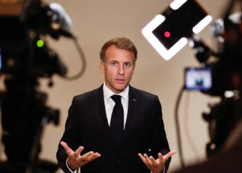 Macron acusa a Trump de manipular las revueltas francesas