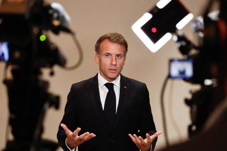 El presidente francés, Emmanuel Macron, este miércoles en declaraciones a la prensa durante la 9ª Cumbre Anual de Fondos Soberanos de Un Planeta (OPSWF), en Lusail, Catar. EFE/EPA/BENOIT TESSIER / POOL MAXPPP OUT
