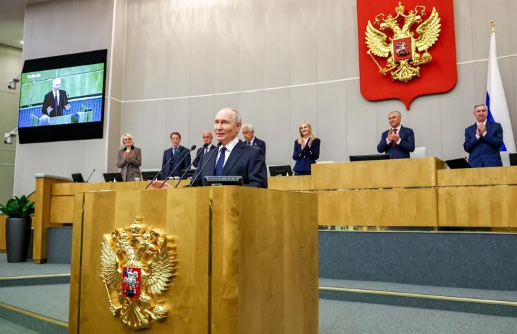 El presidente ruso, Vladímir Putin, el pasado 30 de septiembre durante la primera sesión plenaria de la novena Duma Estatal de Rusia, la cámara baja del parlamento, en Moscú, Rusia. EFE/EPA/ALEXANDER KAZAKOV / SPUTNIK / KREMLIN POOL CRÉDITO OBLIGATORIO