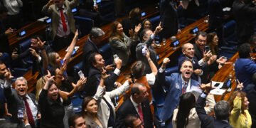 Brasil aprueba la semana laboral de cinco días en un triunfo de Lula previo a elecciones