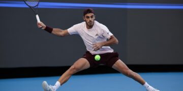 Francisco Cerúndolo se clasifica a la tercera ronda de Shanghái ante el ruso Safiullin