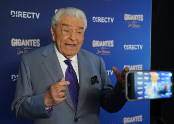 Don Francisco vuelve al estudio de ‘Sábado Gigante’ para unir el ayer y el hoy