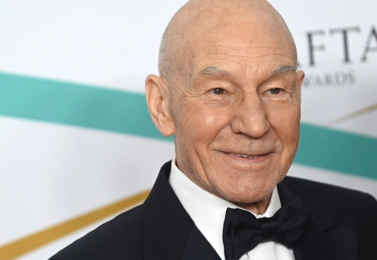 Fotografía de archivo del 19 de febrero de 2023 donde se muestra al actor británico Patrick Stewart, conocido por interpretar al Capitán Jean-Luc Picard en el universo 'Star Trek', durante un evento en Londres (Reino Unido). EFE/Neil Hall