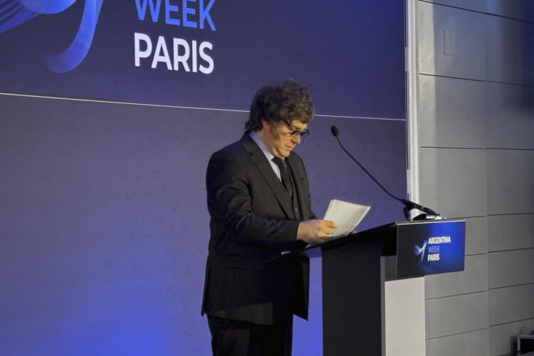 El presidente de Argentina, Javier Milei, interviene en la 'Argentina Week' en París. EFE/Antonio Torres del Cerro